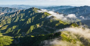 壮丽山峦云海景观