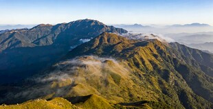 壮丽山峦云海景观