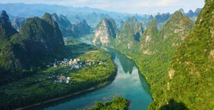 壮美漓江山水风光图