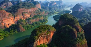 壮丽峡谷山水风光图