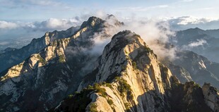 华山壮丽山景