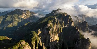 黄山壮丽山景云海奇观