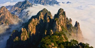 黄山奇峰云海壮丽景观