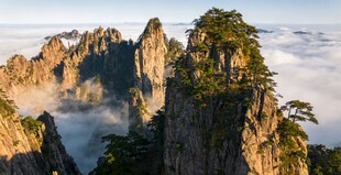 黄山奇峰云海壮丽景观