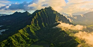 莲花山壮丽山峦云海日出美景