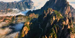 壮丽黄山云海山峰景观