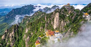 九华山壮丽山景云雾缭绕奇观