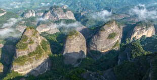 莲花山空中俯瞰壮丽山峦景色