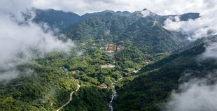 罗浮山云雾缭绕的山间美景