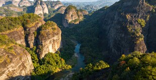 龙川霍山壮丽山景俯瞰图