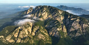 壮丽山峦云海景观