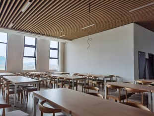 现代简约风格的室内餐厅