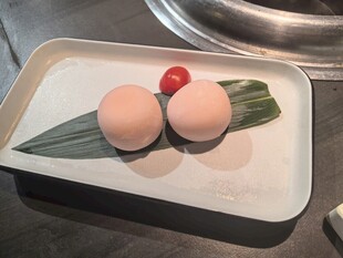 双蛋配樱桃精致摆盘