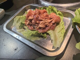 新鲜生菜配肉丝料理