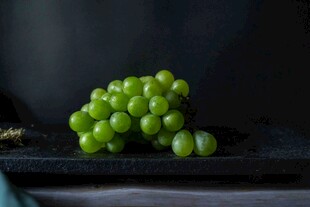 青葡萄静物摆拍