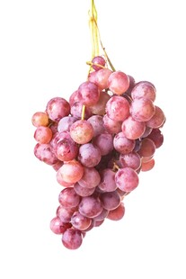一串诱人的紫红色葡萄
