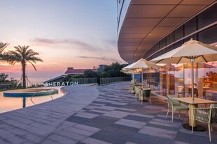 海滨露台餐厅日落美景