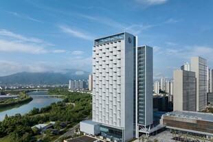 城市中的现代高楼景观