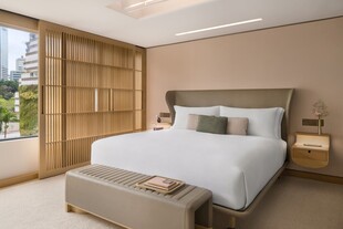 现代简约风格温馨卧室空间