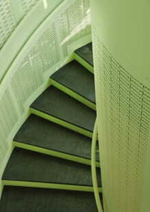 绿色螺旋楼梯视觉盛宴