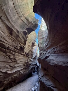峡谷窄道间的自然奇观
