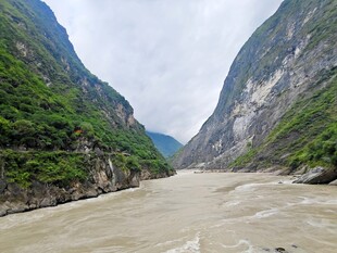 壮丽峡谷河流景观