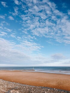 海边美景蓝天白云沙滩