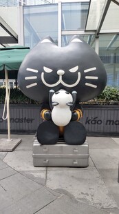 成都太古里黑猫雕塑