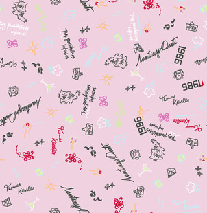 粉色手写风字母印花图案