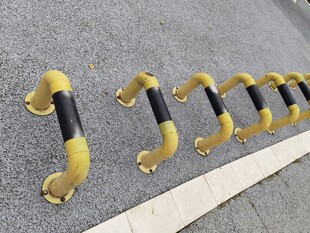 道路黄色防撞护栏