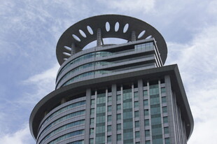 独特造型的现代摩天大楼