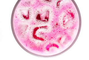 粉色冰饮 清凉夏日诱惑