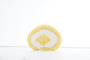 黄色夹心蛋糕卷