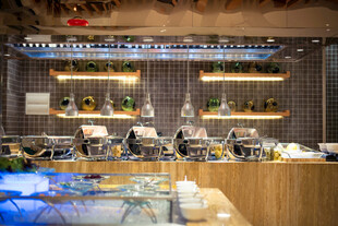 温馨面包店内部场景展示