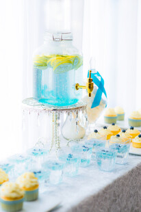 蓝色主题梦幻甜品桌布置