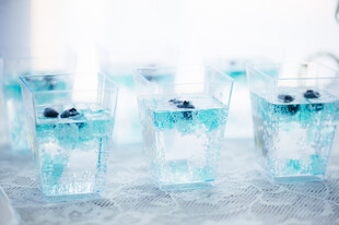 蓝色系清新透明杯花装饰