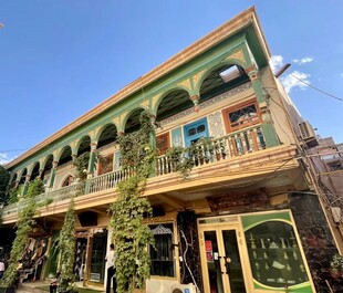 异域风情的两层特色建筑