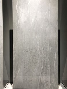 灰色纹理墙面电梯内部