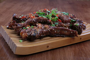 美味香辣烤排骨