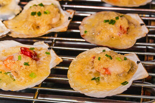 烤扇贝美食诱人画面