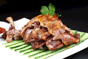 美味卤鸭摆盘精致