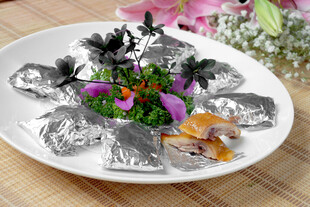 锡纸包裹的美味海鲜拼盘