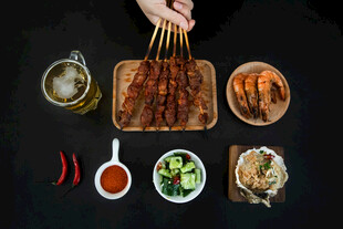 多样美味烤串与特色配菜