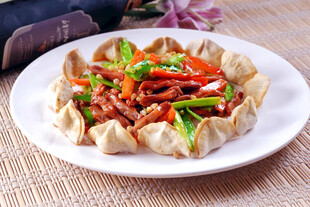 凉拌饺子配肉丝