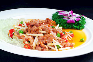 美味小炒肉丝摆盘精致