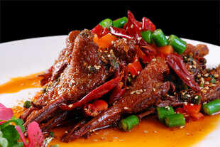 香辣美味的特色炒鸭肉