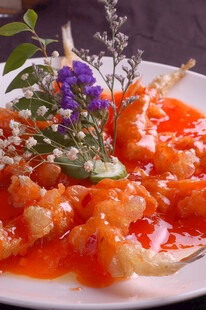 美味糖醋虾仁摆盘精致