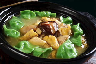 香菇白菜炖鸡块砂锅美食