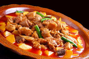 美味红烧鸡块摆盘诱人