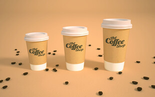 三杯咖啡与散落咖啡豆